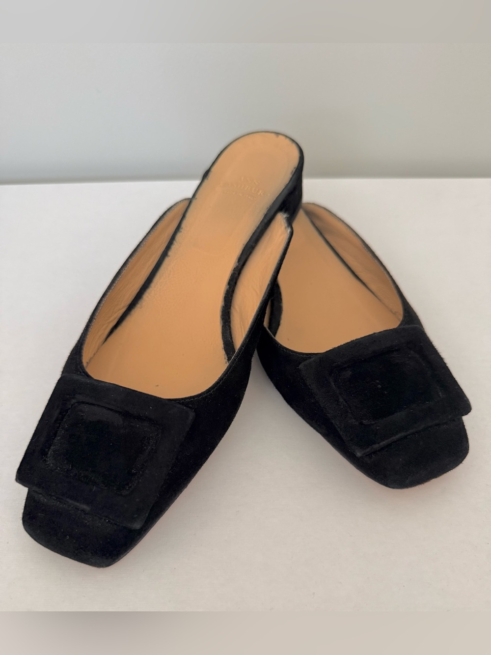 ANN MASHBURN Black Suede Buckle Square-Toe Mule Flats